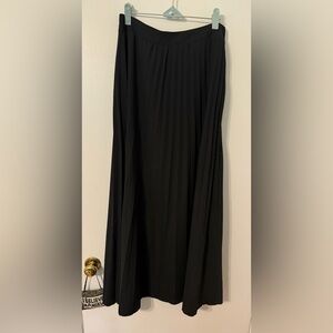 Pleated black Long / Tall maxi skirt